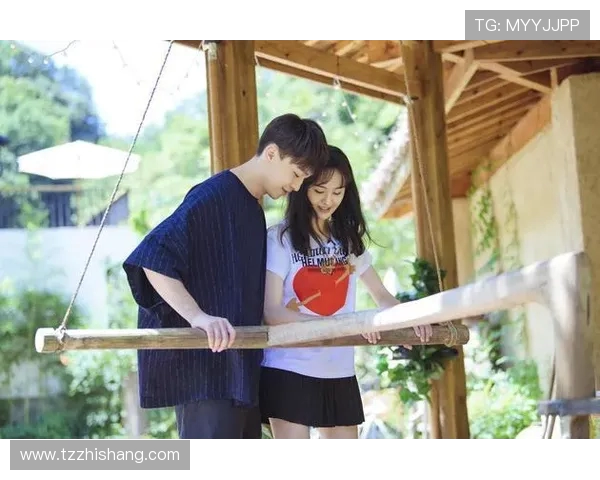 老太婆玩跳一跳游戏逆袭高手 展现惊人反应速度引网友热议